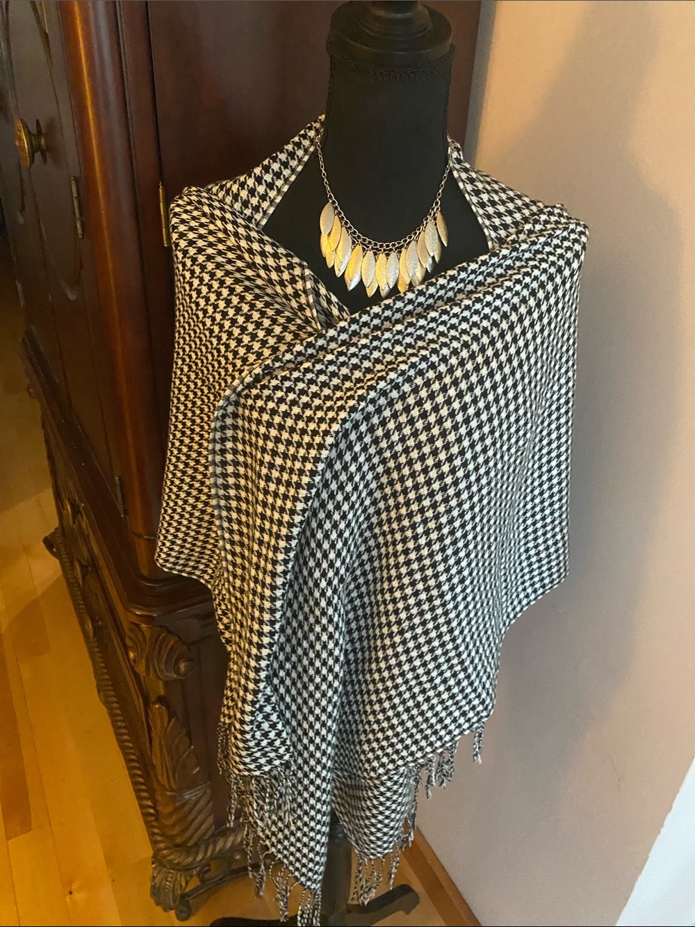pashmina Black and White Houndstooth Fringe Scarf/Shawl